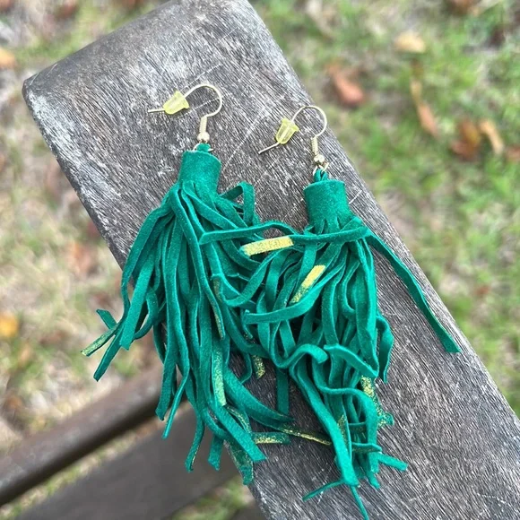Deep peacock green faux suede earrings - Picture 4 of 9